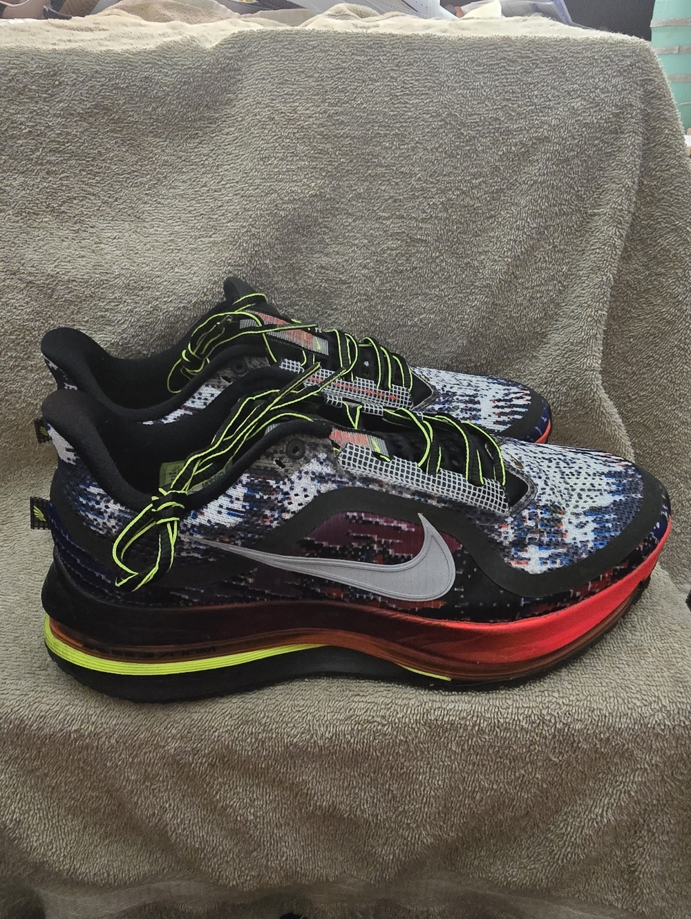 These are the Nike Pegasus Premium "Multi-Pixel" running shoes Mens 11 - Picture 4 of 9